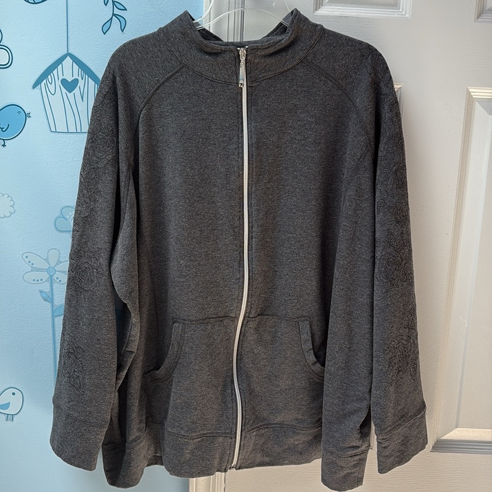 AVE Leisure Gray Zip-Up Jacket Embroidered Roses Sleeves Women’s Size 22/24 !
